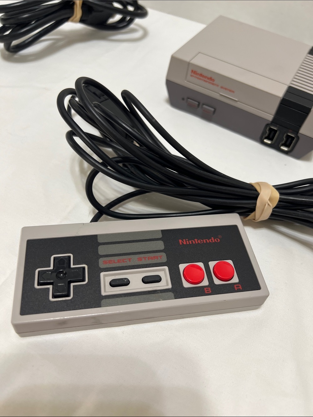 Nintendo NES Classic Mini Entertainment System - Picture 7 of 16